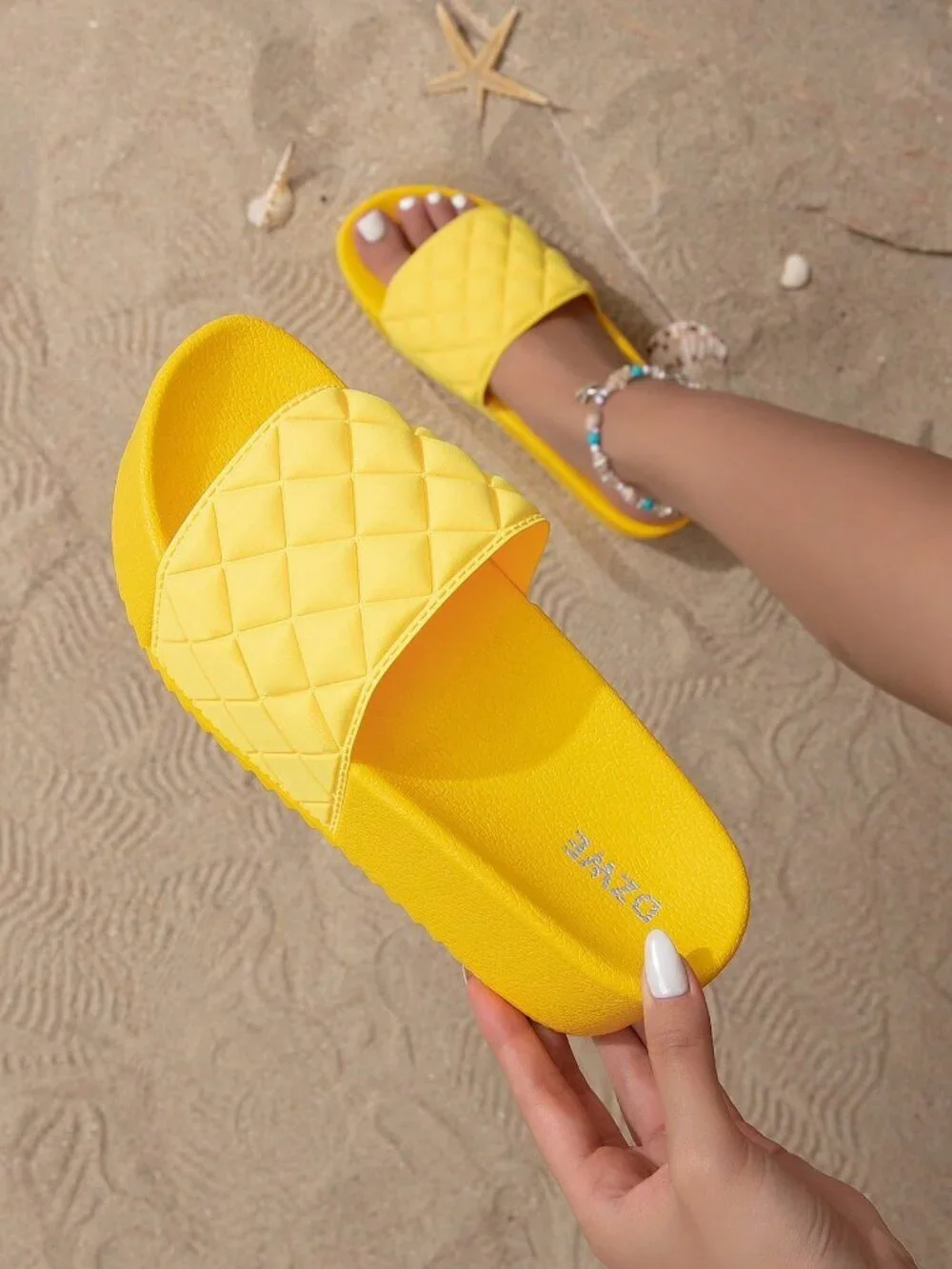 yellow fashionable Women's Diamond Pattern Thick sole Slippers sandals